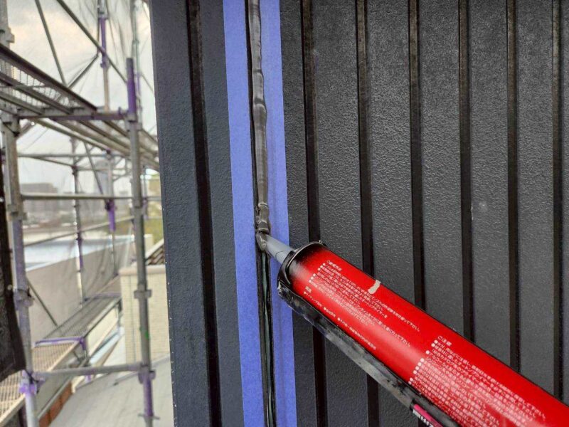 福岡県福岡市東区香住ケ丘のS様邸で外壁のひび割れと屋根の色あせを改善する外壁塗装と屋根塗装工事を行いました。2025年12月13日完成です。【チラシより】