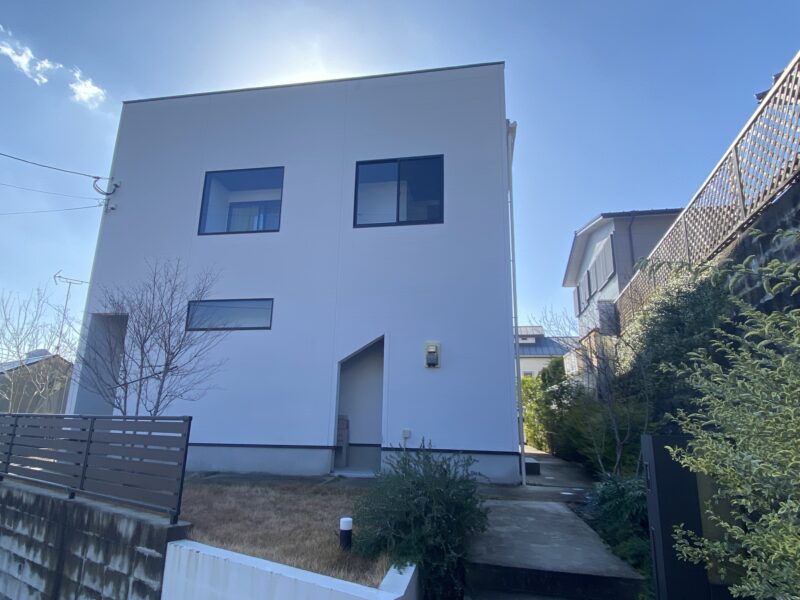 福岡県太宰府市白川のT様邸で外壁の苔・藻・カビの発生を改善する外壁カビ取り特殊洗浄工事を行いました。2026年1月13日完成です。【HPより】