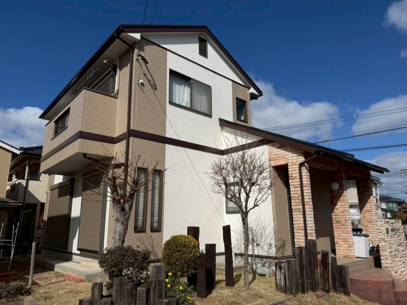 福岡県古賀市花見東のY様邸で外壁のひび割れや屋根の色あせを整え、建物全体をきれいに仕上げる塗装工事を行いました。2026年2月9日着工です。【HPより】