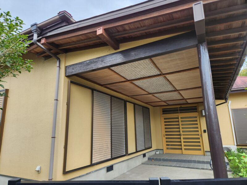 福岡県古賀市米多比のM様管理物件で屋根の色あせや鉄部のサビを整え建物全体をすっきりときれいに仕上げる塗装工事を行いました。2026年2月9日着工です。【HPより】