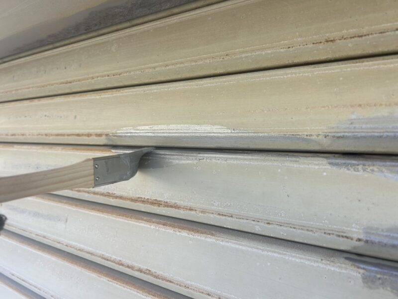 福岡県太宰府市青山のF様邸でシャッター塗装を行いサビ落としから下塗り上塗りまで丁寧に仕上げました!