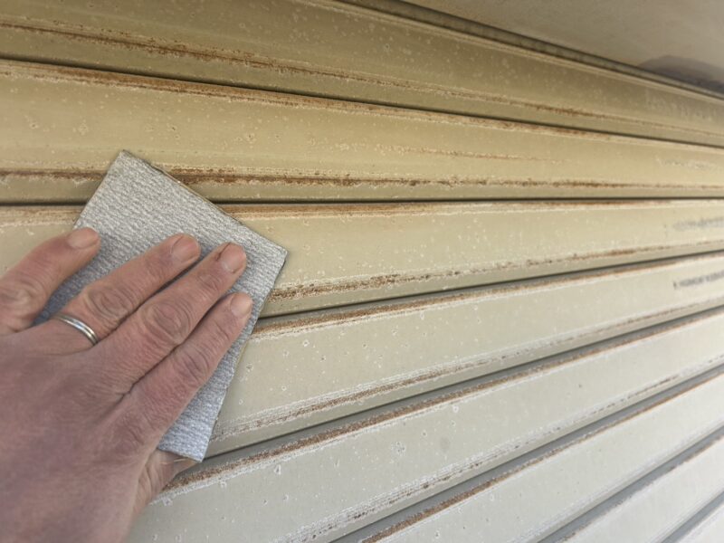 福岡県太宰府市青山のF様邸でシャッター塗装を行いサビ落としから下塗り上塗りまで丁寧に仕上げました!