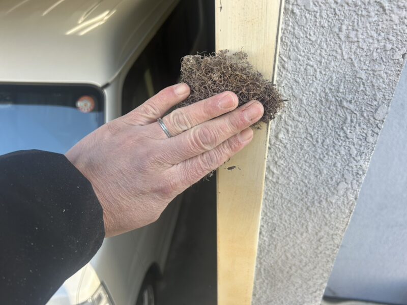 福岡県太宰府市青山のF様邸でシャッター塗装を行いサビ落としから下塗り上塗りまで丁寧に仕上げました!