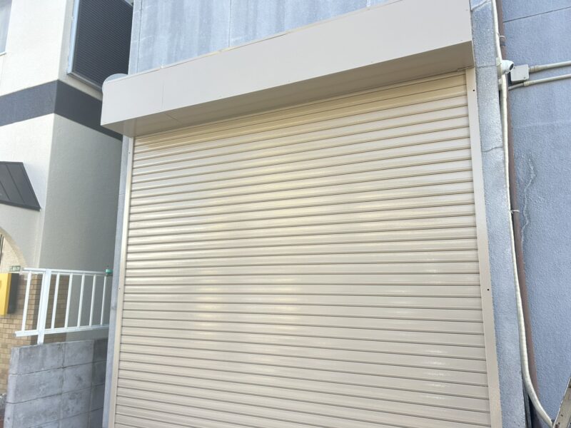 福岡県太宰府市青山のF様邸でシャッター塗装を行いサビ落としから下塗り上塗りまで丁寧に仕上げました!