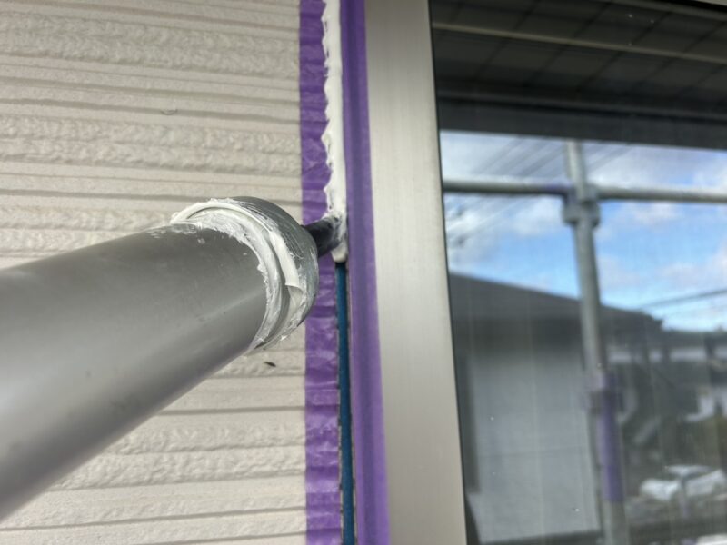 福岡県筑紫野市紫のF様邸で、築15年を迎えた住まいの外壁・屋根・基礎塗装工事を行っています。2026年1月17日着工です。【HPより】