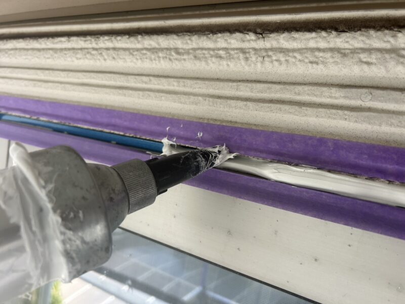 福岡県筑紫野市紫のF様邸で、築15年を迎えた住まいの外壁・屋根・基礎塗装工事を行っています。2026年1月17日着工です。【HPより】