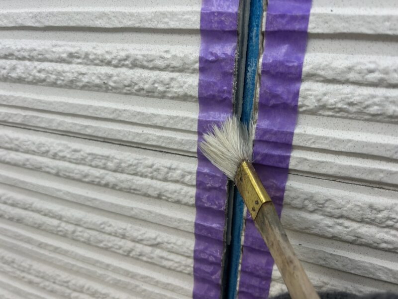 福岡県筑紫野市紫のF様邸で、築15年を迎えた住まいの外壁・屋根・基礎塗装工事を行っています。2026年1月17日着工です。【HPより】