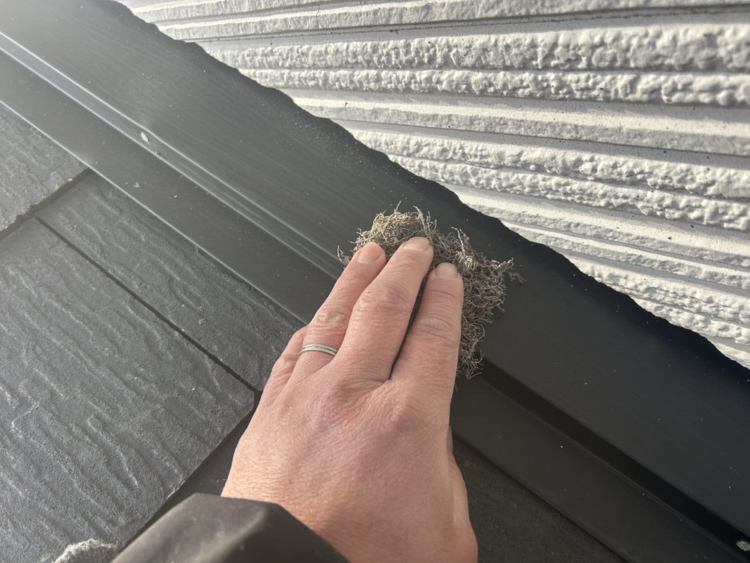 福岡県筑紫野市紫のF様邸で、築15年を迎えた住まいの外壁・屋根・基礎塗装工事を行っています。2026年1月17日着工です。【HPより】