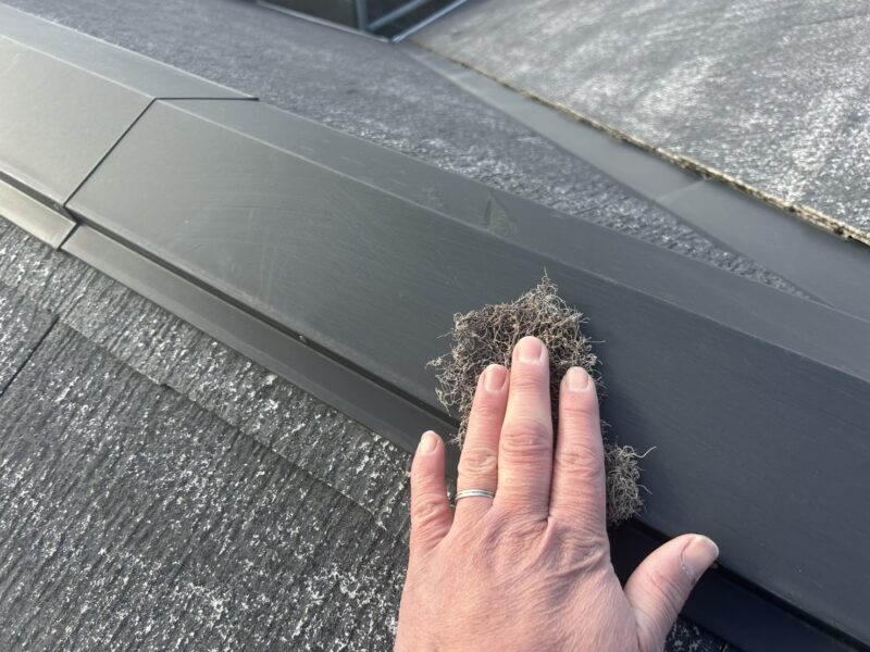 福岡県筑紫野市紫のF様邸で、築15年を迎えた住まいの外壁・屋根・基礎塗装工事を行っています。2026年1月17日着工です。【HPより】