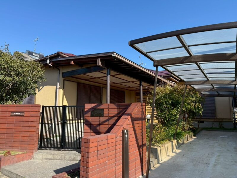 福岡県古賀市米多比のM様管理物件で屋根の色あせや鉄部のサビを整え建物全体をすっきりときれいに仕上げる塗装工事を行いました。2026年2月9日着工です。【HPより】