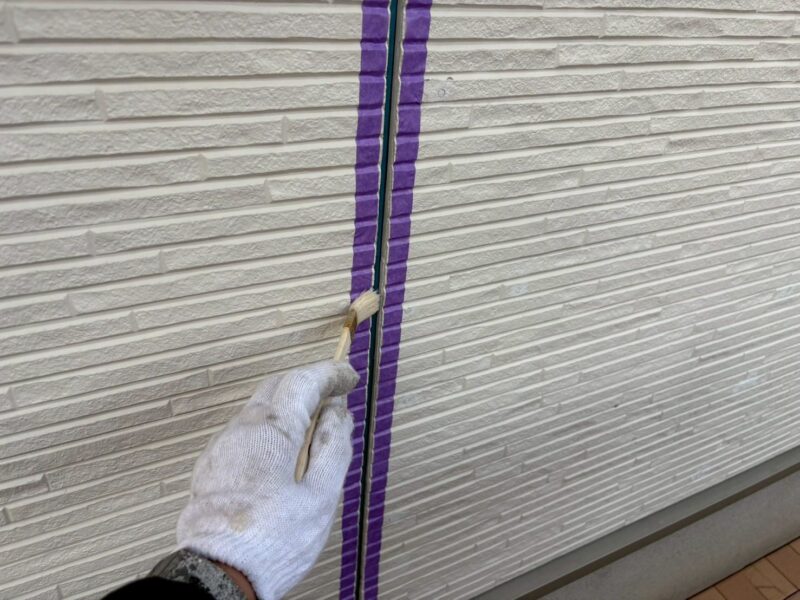 福岡県福岡市東区三苫のT様邸で外壁のひび割れと目地劣化、屋根の色あせを改善する外壁塗装と屋根塗装工事を行いました。2026年1月29日完成です。【HPより】