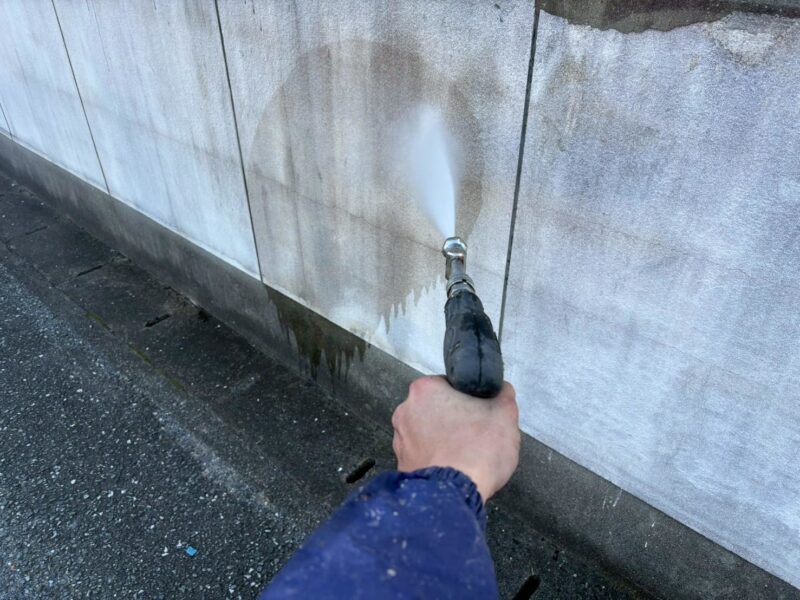 福岡県福岡市東区三苫のT様邸で外壁のひび割れと目地劣化、屋根の色あせを改善する外壁塗装と屋根塗装工事を行いました。2026年1月29日完成です。【HPより】