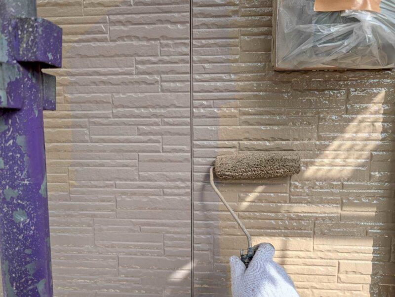 福岡県古賀市花見東のY様邸で外壁のひび割れや屋根の色あせを整え、建物全体をきれいに仕上げる塗装工事を行いました。2026年2月9日着工です。【HPより】