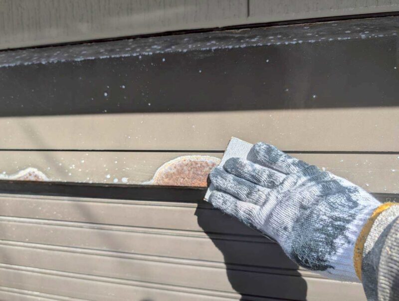 福岡県古賀市花見東のY様邸で外壁のひび割れや屋根の色あせを整え、建物全体をきれいに仕上げる塗装工事を行いました。2026年2月9日着工です。【HPより】