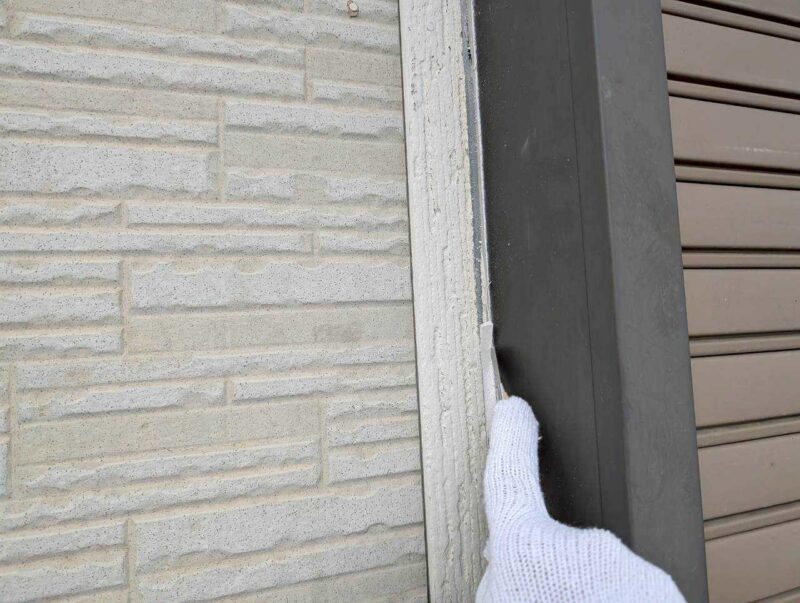 福岡県古賀市花見東のY様邸で外壁のひび割れや屋根の色あせを整え、建物全体をきれいに仕上げる塗装工事を行いました。2026年2月9日着工です。【HPより】