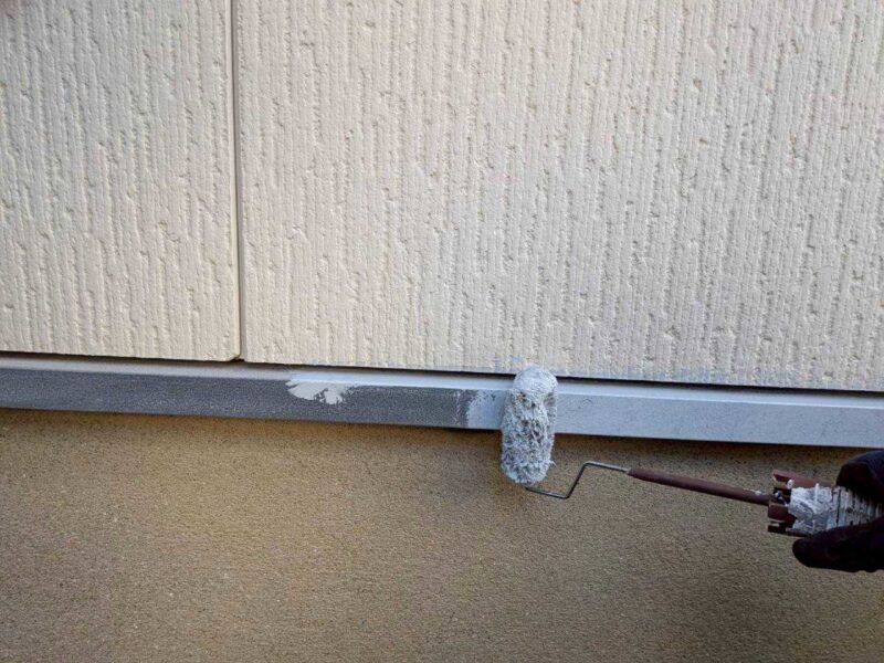 福岡県古賀市花見東のY様邸で外壁のひび割れや屋根の色あせを整え、建物全体をきれいに仕上げる塗装工事を行いました。2026年2月9日着工です。【HPより】