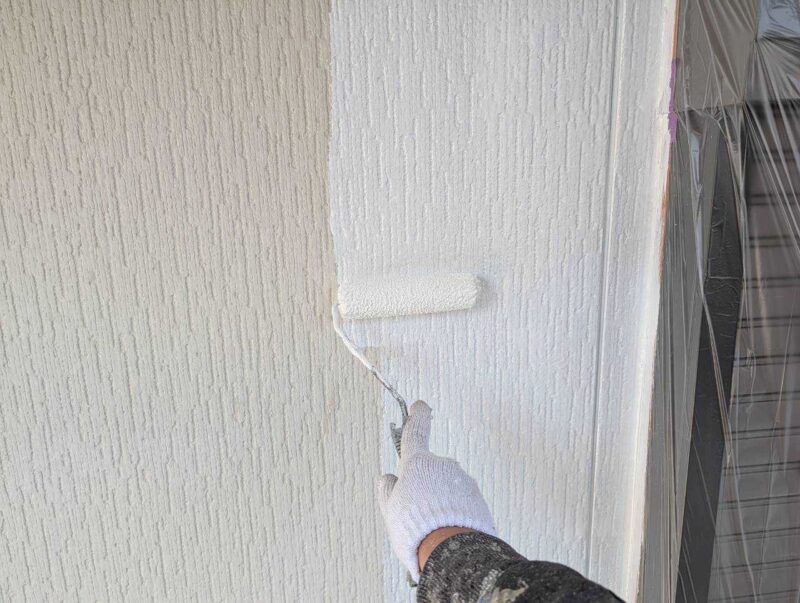 福岡県古賀市花見東のY様邸で外壁のひび割れや屋根の色あせを整え、建物全体をきれいに仕上げる塗装工事を行いました。2026年2月9日着工です。【HPより】