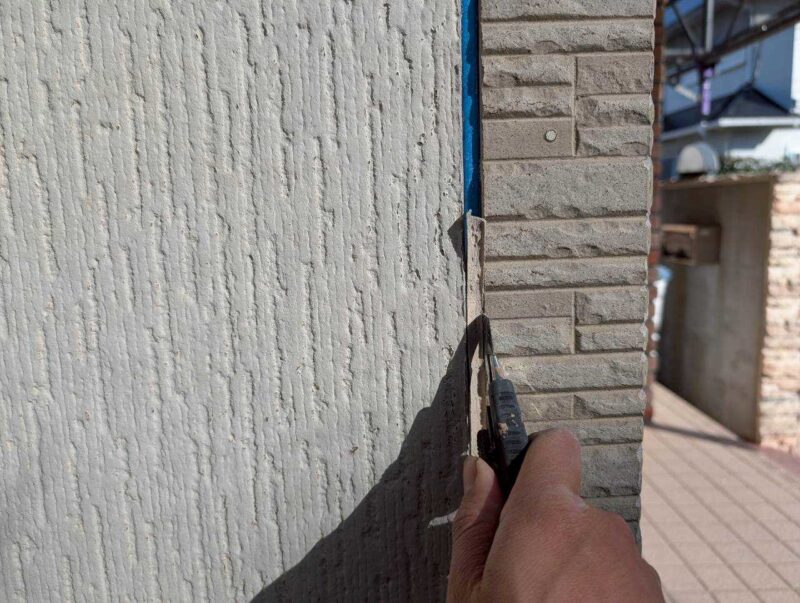 福岡県古賀市花見東のY様邸で外壁のひび割れや屋根の色あせを整え、建物全体をきれいに仕上げる塗装工事を行いました。2026年2月9日着工です。【HPより】