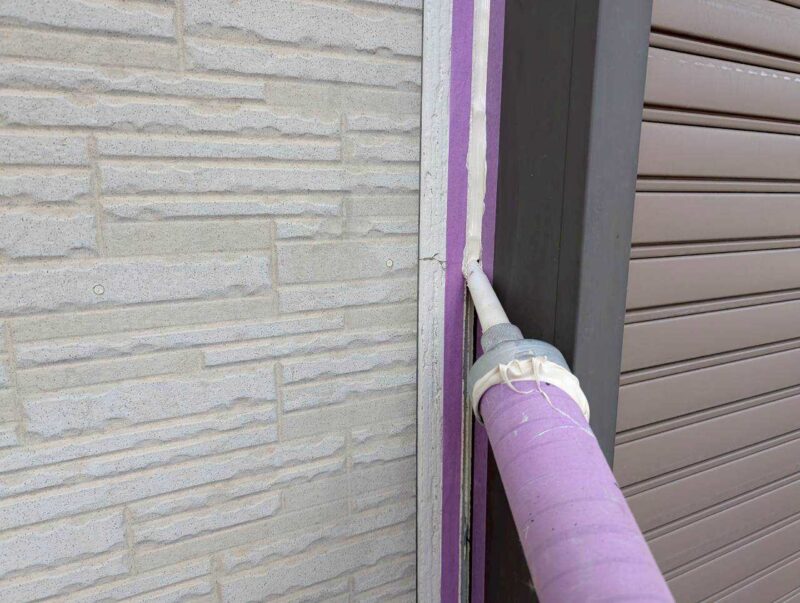 福岡県古賀市花見東のY様邸で外壁のひび割れや屋根の色あせを整え、建物全体をきれいに仕上げる塗装工事を行いました。2026年2月9日着工です。【HPより】