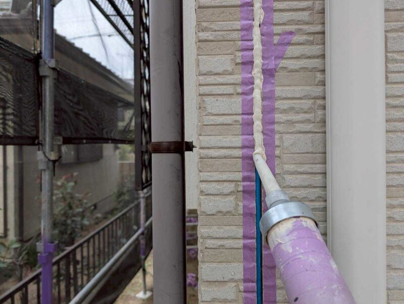 福岡県古賀市花見東のY様邸で外壁のひび割れや屋根の色あせを整え、建物全体をきれいに仕上げる塗装工事を行いました。2026年2月9日着工です。【HPより】