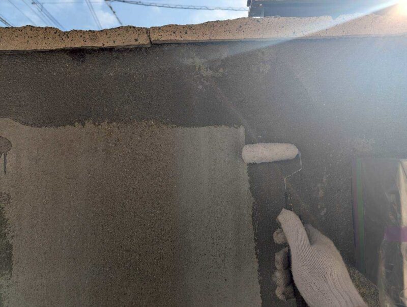 福岡県古賀市花見東のY様邸で外壁のひび割れや屋根の色あせを整え、建物全体をきれいに仕上げる塗装工事を行いました。2026年2月9日着工です。【HPより】