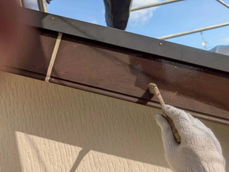 福岡県古賀市花見東のY様邸で外壁のひび割れや屋根の色あせを整え、建物全体をきれいに仕上げる塗装工事を行いました。2026年2月9日着工です。【HPより】