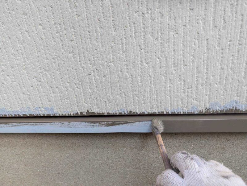 福岡県古賀市花見東のY様邸で外壁のひび割れや屋根の色あせを整え、建物全体をきれいに仕上げる塗装工事を行いました。2026年2月9日着工です。【HPより】