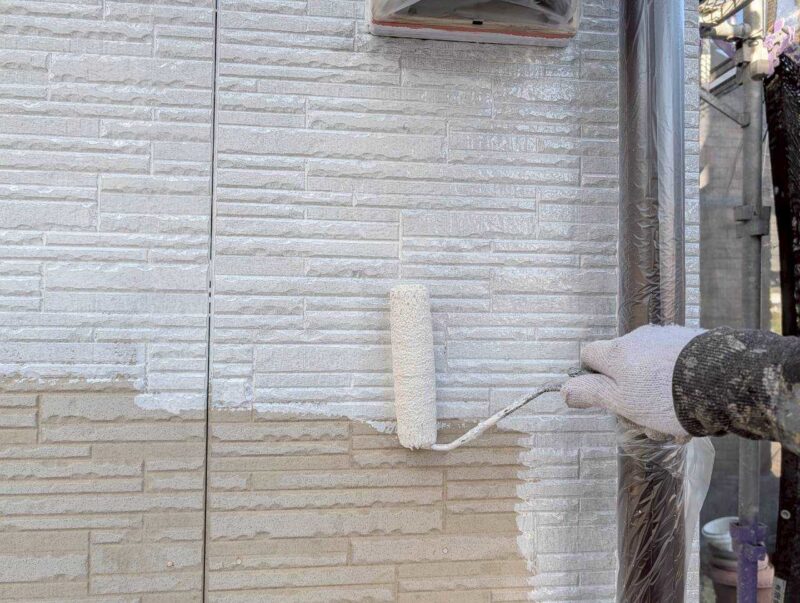 福岡県古賀市花見東のY様邸で外壁のひび割れや屋根の色あせを整え、建物全体をきれいに仕上げる塗装工事を行いました。2026年2月9日着工です。【HPより】