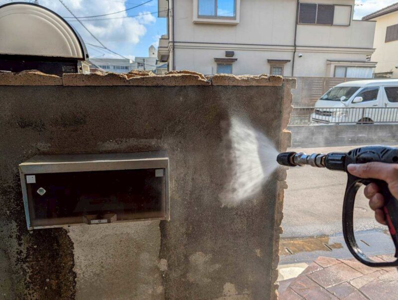福岡県古賀市花見東のY様邸で外壁のひび割れや屋根の色あせを整え、建物全体をきれいに仕上げる塗装工事を行いました。2026年2月9日着工です。【HPより】