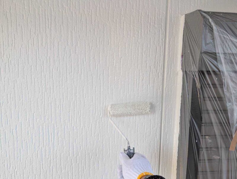 福岡県古賀市花見東のY様邸で外壁のひび割れや屋根の色あせを整え、建物全体をきれいに仕上げる塗装工事を行いました。2026年2月9日着工です。【HPより】