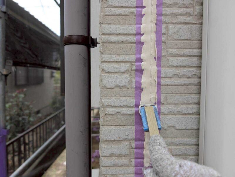 福岡県古賀市花見東のY様邸で外壁のひび割れや屋根の色あせを整え、建物全体をきれいに仕上げる塗装工事を行いました。2026年2月9日着工です。【HPより】