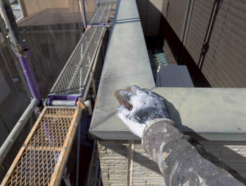 福岡県古賀市花見東のY様邸で外壁のひび割れや屋根の色あせを整え、建物全体をきれいに仕上げる塗装工事を行いました。2026年2月9日着工です。【HPより】