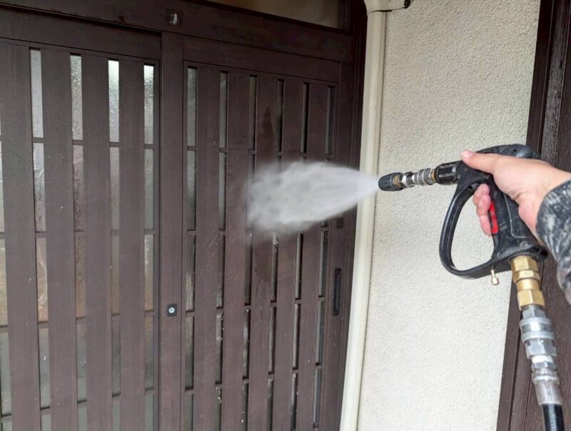 福岡県福岡市早良区梅林のK様邸で外壁のひび割れや塗膜劣化をきれいに仕上げる塗装工事を行っています。2026年2月14日着工です。【HPより】