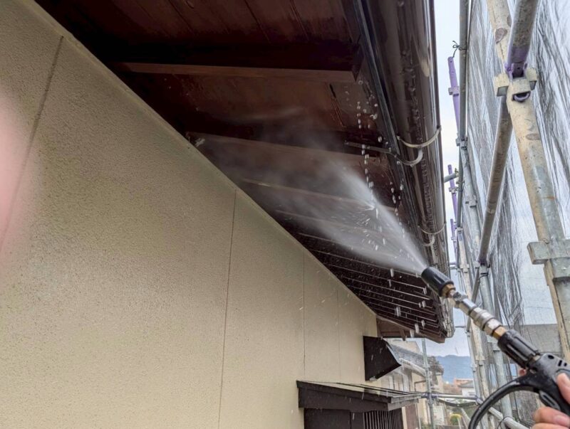 福岡県福岡市早良区梅林のK様邸で外壁のひび割れや塗膜劣化をきれいに仕上げる塗装工事を行っています。2026年2月14日着工です。【HPより】