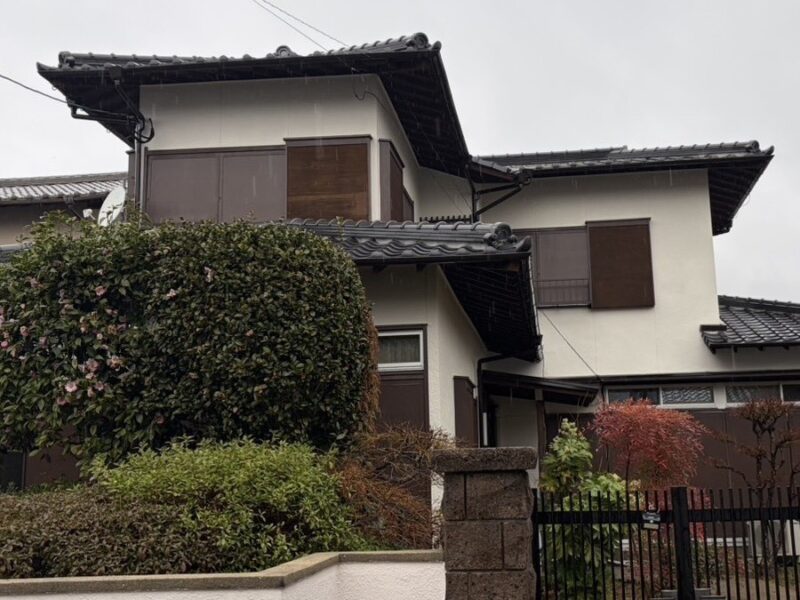 福岡県福岡市早良区梅林のK様邸で外壁のひび割れや塗膜劣化をきれいに仕上げる塗装工事を行いました。2026年2月28日完成です。【HPより】