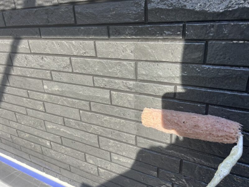 福岡県筑紫野市紫のF様邸で、築15年を迎えた住まいの外壁・屋根・基礎塗装工事を行いました。2026年2月5日完成です。【HPより】