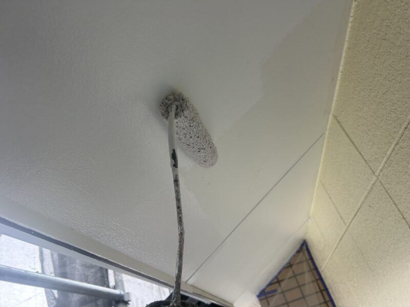 福岡県太宰府市向佐野のS様邸で外壁の色あせと屋根のツヤ低下を整える外壁屋根塗装工事を行っています。2026年2月6日着工です。【チラシより】