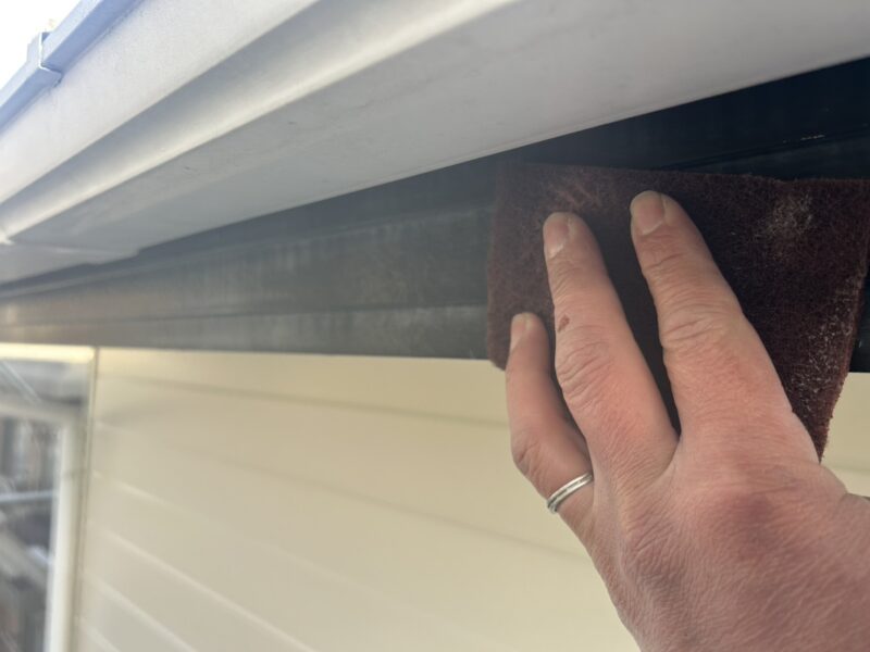 福岡県太宰府市向佐野のS様邸で外壁の色あせと屋根のツヤ低下を整える外壁屋根塗装工事を行っています。2026年2月6日着工です。【チラシより】