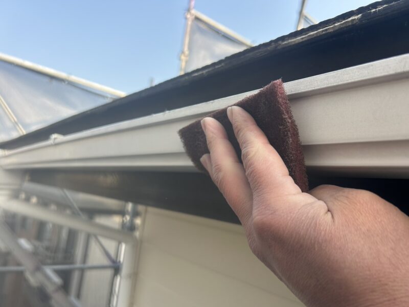 福岡県太宰府市向佐野のS様邸で外壁の色あせと屋根のツヤ低下を整える外壁屋根塗装工事を行っています。2026年2月6日着工です。【チラシより】