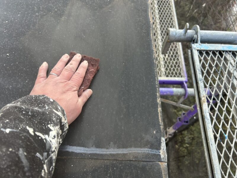 福岡県太宰府市向佐野のS様邸で外壁の色あせと屋根のツヤ低下を整える外壁屋根塗装工事を行っています。2026年2月6日着工です。【チラシより】