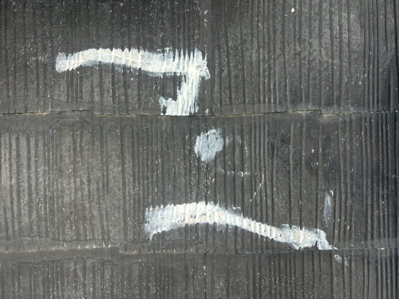 福岡県太宰府市向佐野のS様邸で外壁の色あせと屋根のツヤ低下を整える外壁屋根塗装工事を行っています。2026年2月6日着工です。【チラシより】