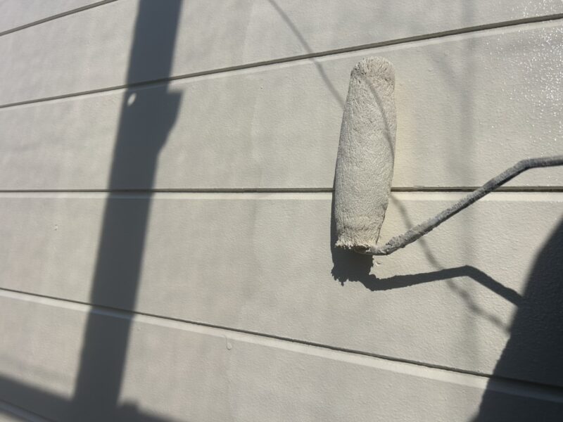 福岡県太宰府市向佐野のS様邸で外壁の色あせと屋根のツヤ低下を整える外壁屋根塗装工事を行っています。2026年2月6日着工です。【チラシより】