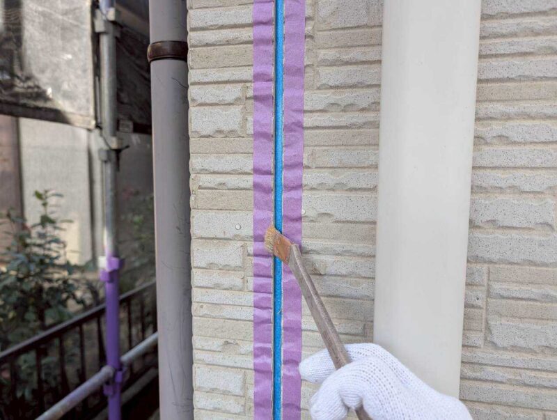 福岡県古賀市花見東のY様邸で外壁のひび割れや屋根の色あせを整え、建物全体をきれいに仕上げる塗装工事を行いました。2026年2月9日着工です。【HPより】