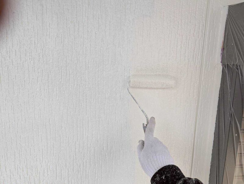 福岡県古賀市花見東のY様邸で外壁のひび割れや屋根の色あせを整え、建物全体をきれいに仕上げる塗装工事を行いました。2026年2月9日着工です。【HPより】