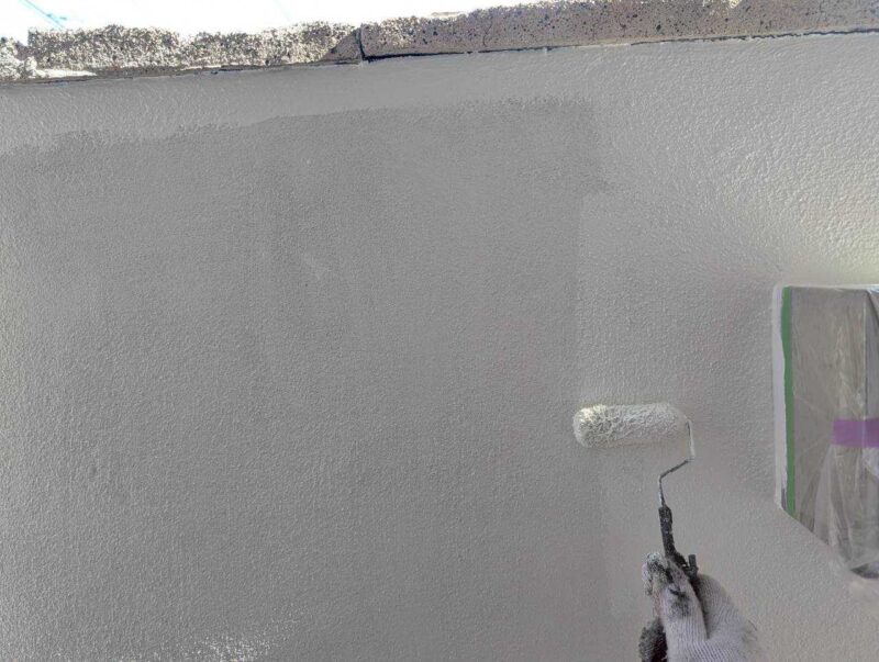 福岡県古賀市花見東のY様邸で外壁のひび割れや屋根の色あせを整え、建物全体をきれいに仕上げる塗装工事を行いました。2026年2月9日着工です。【HPより】