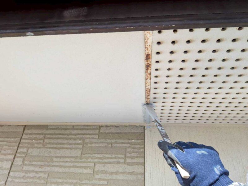 福岡県古賀市花見東のY様邸で外壁のひび割れや屋根の色あせを整え、建物全体をきれいに仕上げる塗装工事を行いました。2026年2月9日着工です。【HPより】