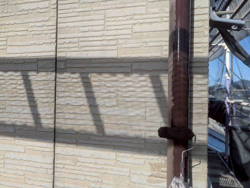 福岡県古賀市花見東のY様邸で外壁のひび割れや屋根の色あせを整え、建物全体をきれいに仕上げる塗装工事を行いました。2026年2月9日着工です。【HPより】