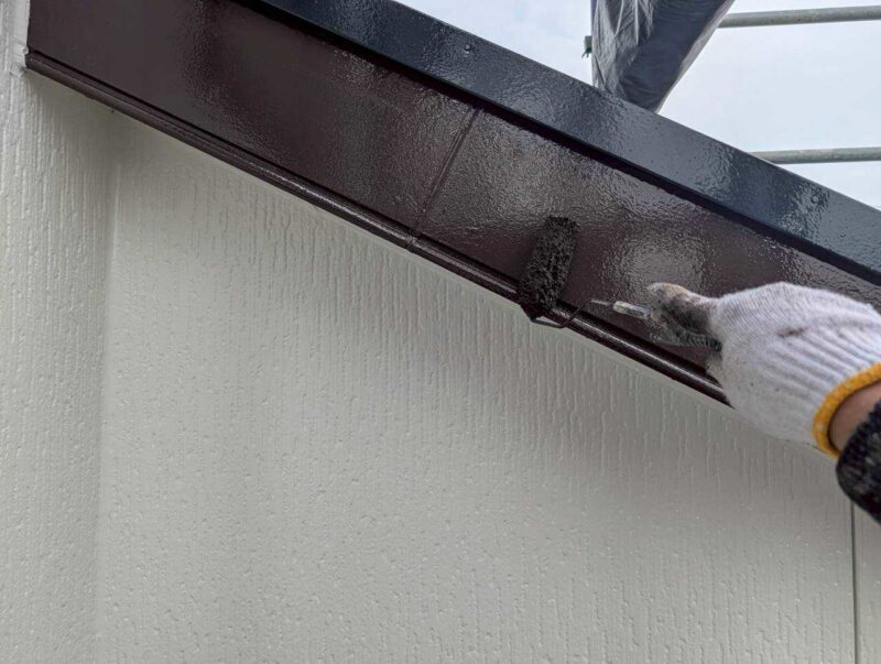 福岡県古賀市花見東のY様邸で外壁のひび割れや屋根の色あせを整え、建物全体をきれいに仕上げる塗装工事を行いました。2026年2月9日着工です。【HPより】