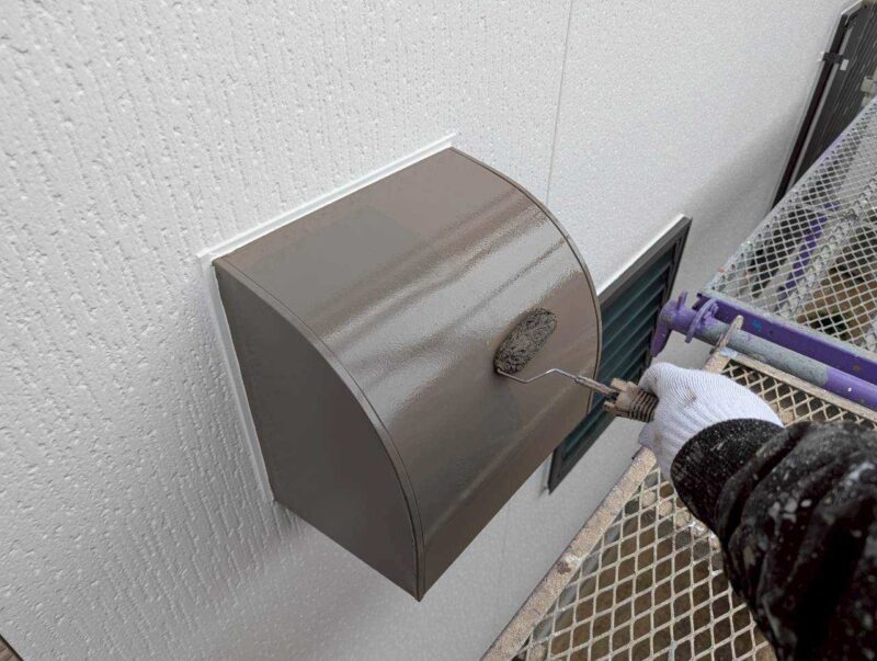 福岡県古賀市花見東のY様邸で外壁のひび割れや屋根の色あせを整え、建物全体をきれいに仕上げる塗装工事を行いました。2026年2月9日着工です。【HPより】