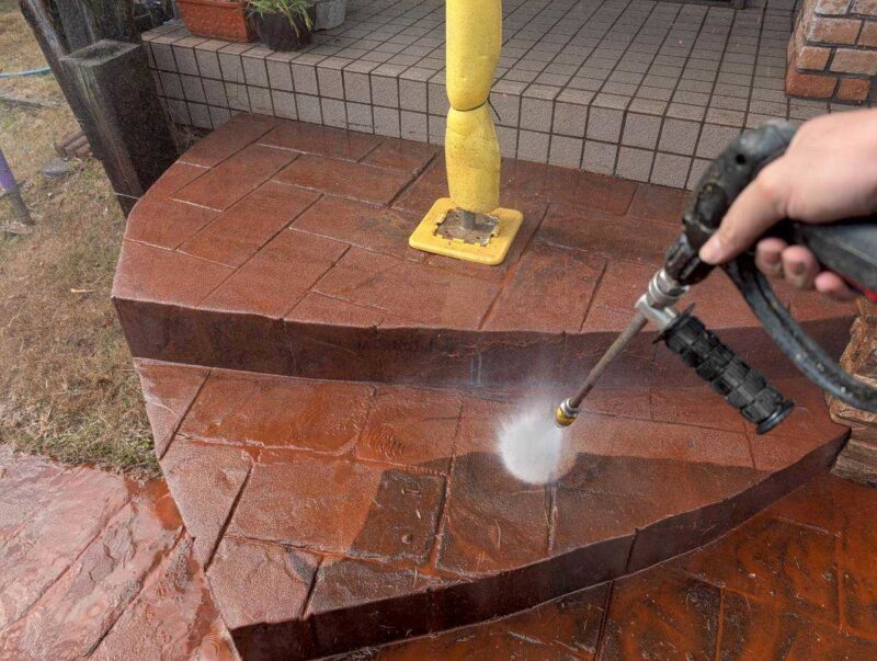 福岡県古賀市花見東のY様邸で外壁のひび割れや屋根の色あせを整え、建物全体をきれいに仕上げる塗装工事を行いました。2026年2月9日着工です。【HPより】